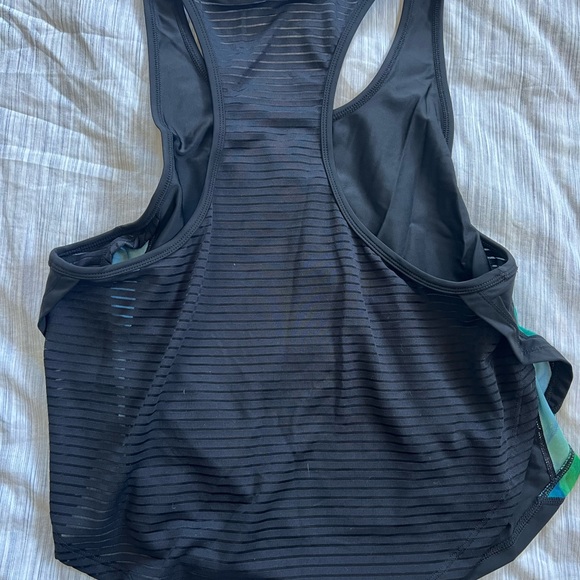 Flowy athletic top - Picture 2 of 2